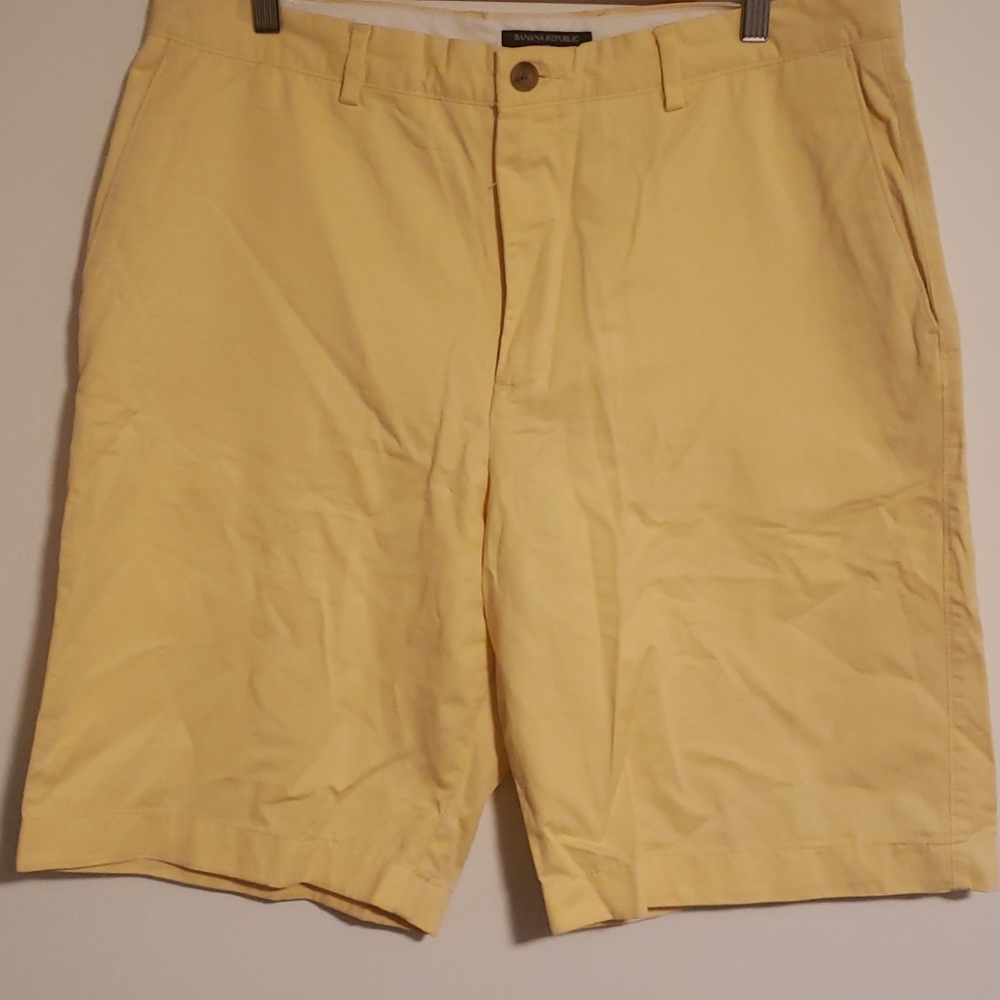 Banana Republic 36 shorts yellow